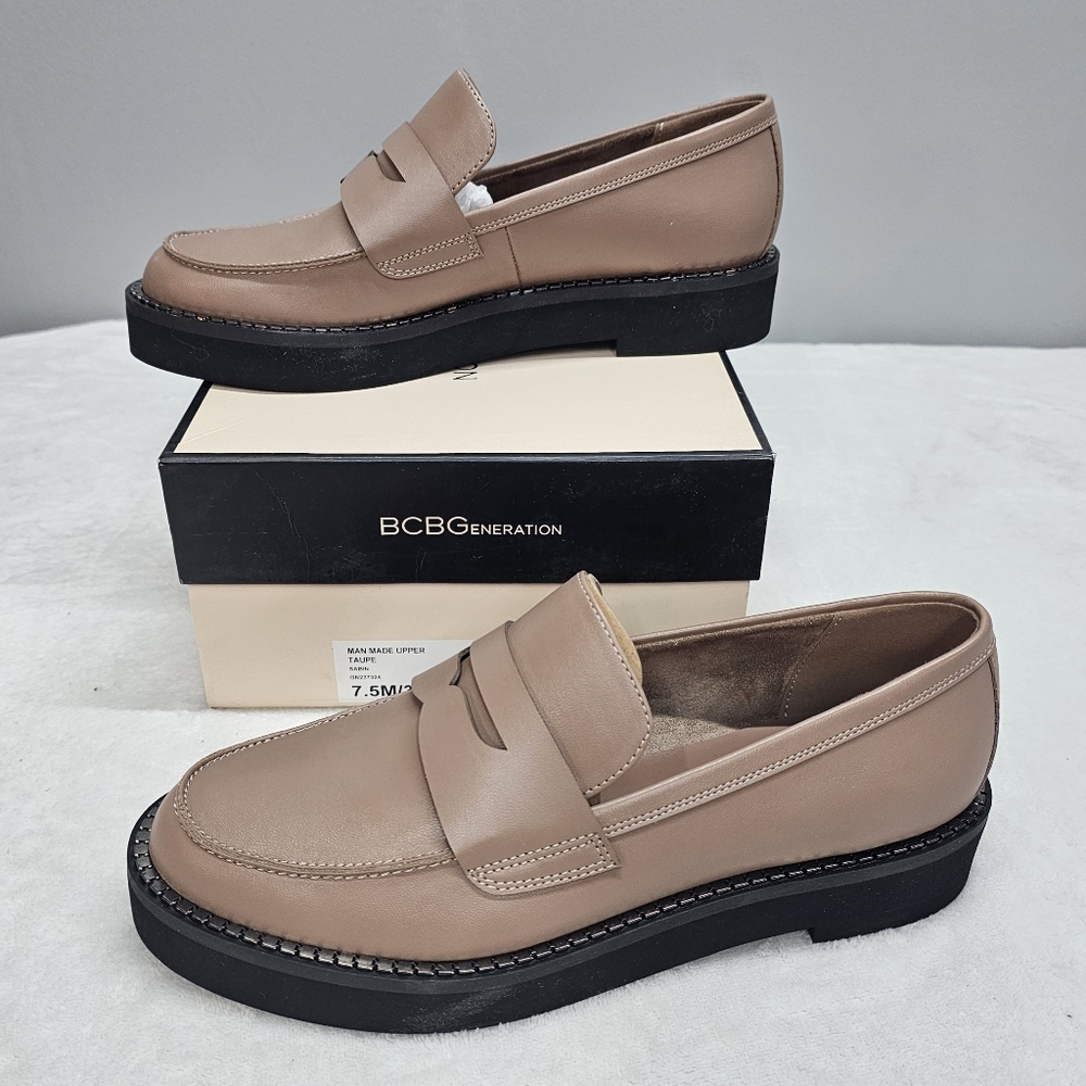 BCBGeneration Womens Tan Sabin Loafer with Black Sole Size 7.5 NEW - Picture 2 of 8